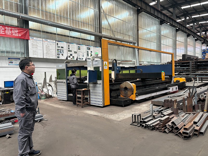 钣金车间1.jpg 钣金车间1.jpg